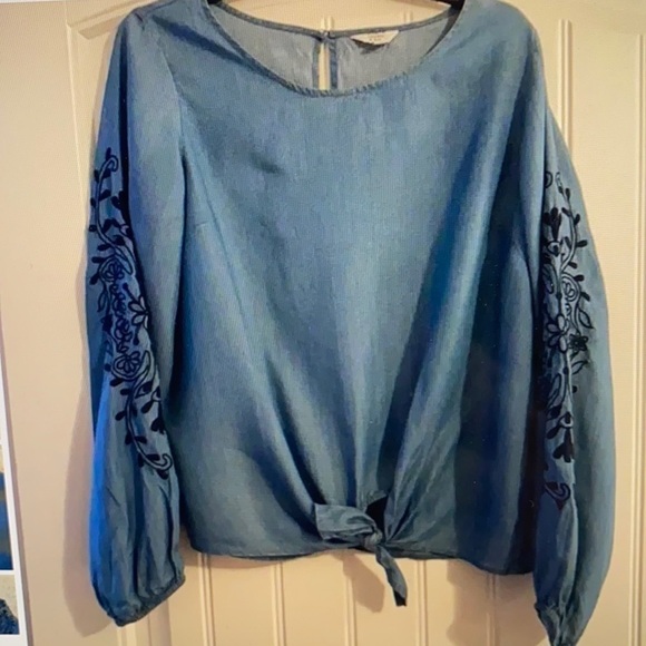 Crown & Ivy Chambray boho embroidered Top  Medium - Picture 1 of 7